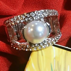 Fashion Jewelry Pearl and diamond accent Ring